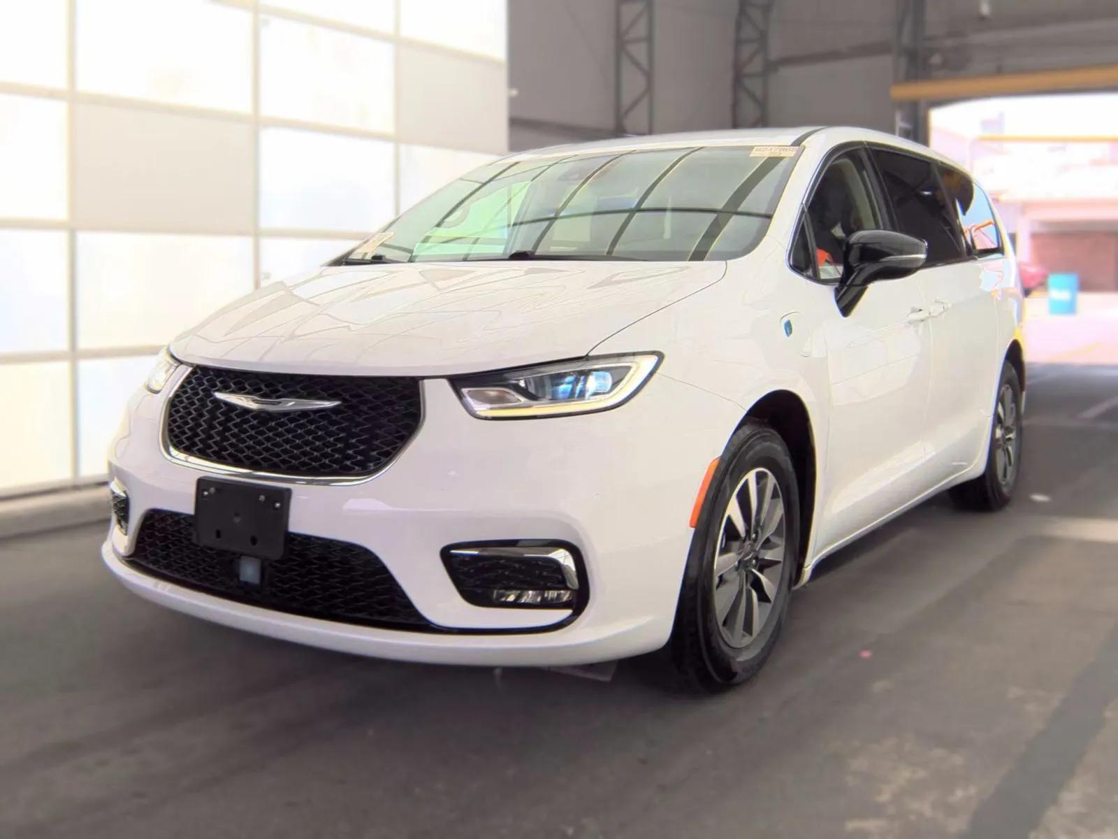 chrysler pacifica phev 2024 2C4RC1S71RR156579 image chrysler pacifica phev 2024 2C4RC1S71RR156579 image